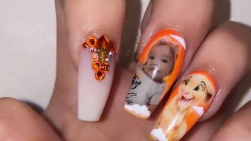 Safiyya Vorajees Tochter Azaylia als Nagelschmuck