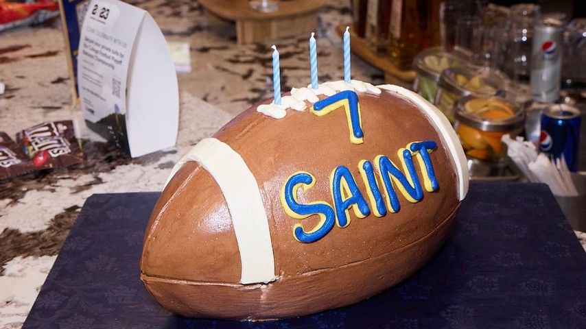 Saint Wests Geburtstagskuchen
