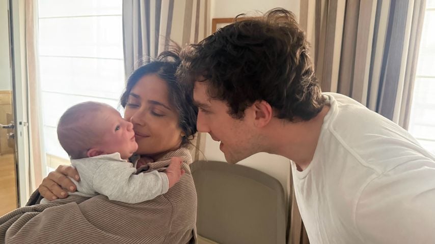 Salma Hayek und Stiefsohn François Pinault Junior mit seinem Baby