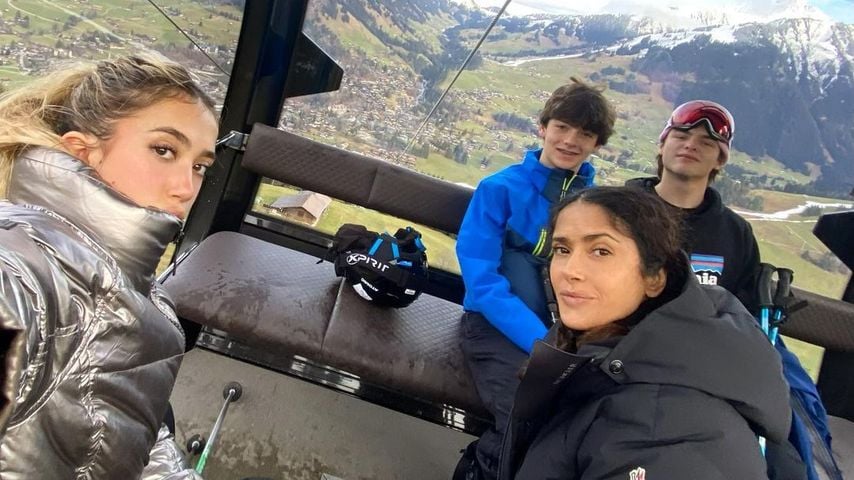 Selten: Salma Hayek teilt Einblicke aus ihrem Familienurlaub
