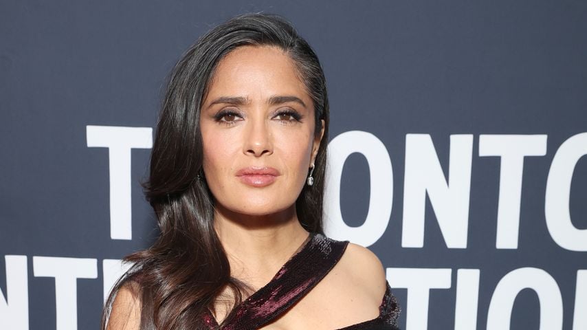 Salma Hayek begeistert mit heißem Oben-ohne-Shooting