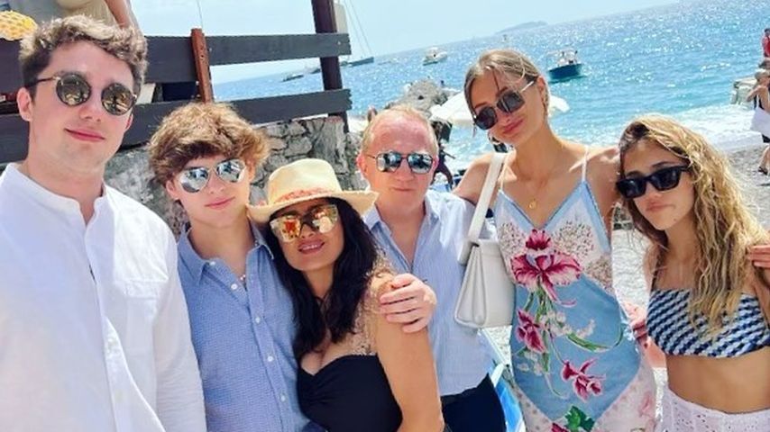 Selten! Salma Hayek teilt süßes Bild mit ihren Stiefkindern