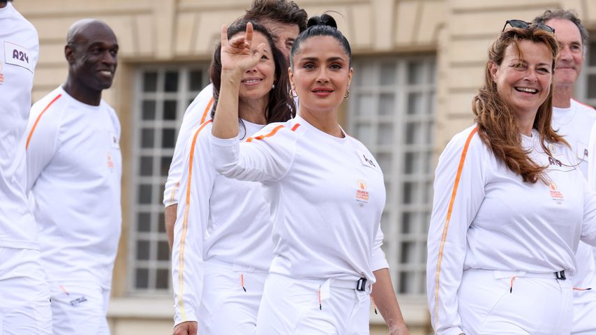 So war der Fackellauf für Salma Hayek für Olympische Spiele!