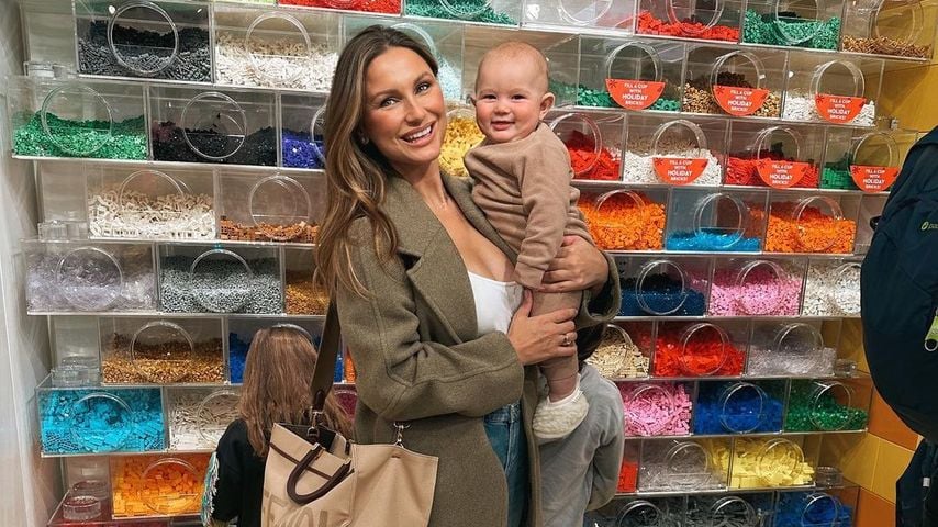 Sam Faiers schläft mit Baby Edward in einem separaten Zimmer