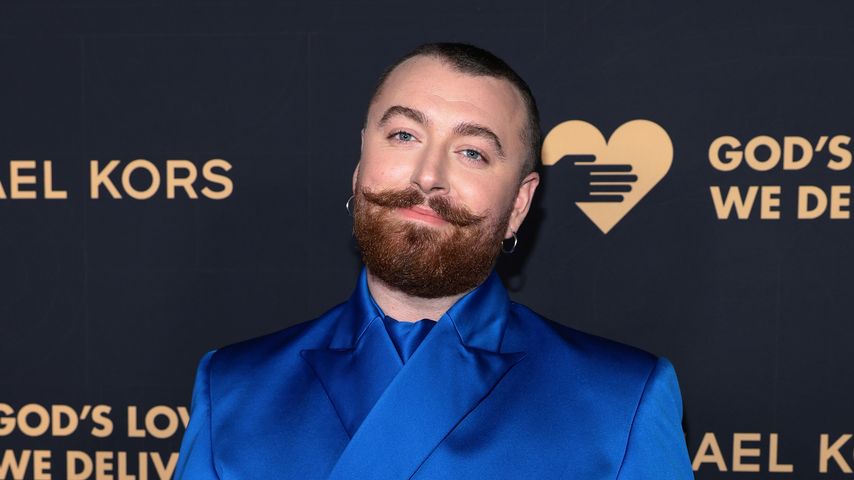 Sam Smith strahlt im Seidenanzug bei Golden Heart Awards