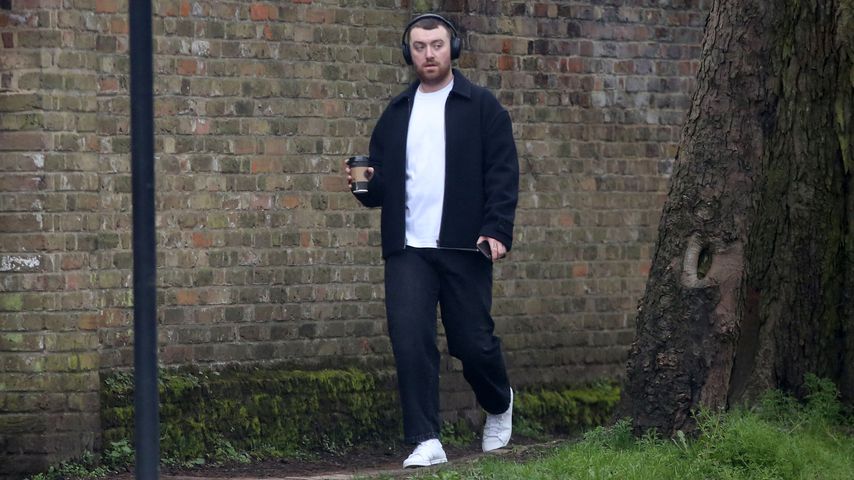 Trotz Quarantäne: Sam Smith bei einem Spaziergang gesichtet
