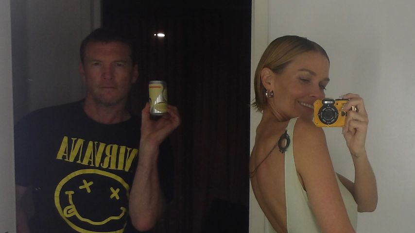 Model Lara Worthington teilt seltenes Selfie mit Ehemann Sam
