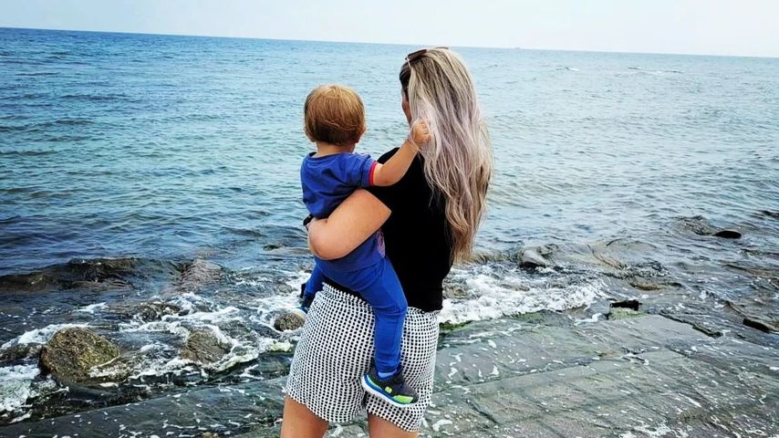"Hochzeit auf den ersten Blick"-Star Samantha mit ihrem Kind