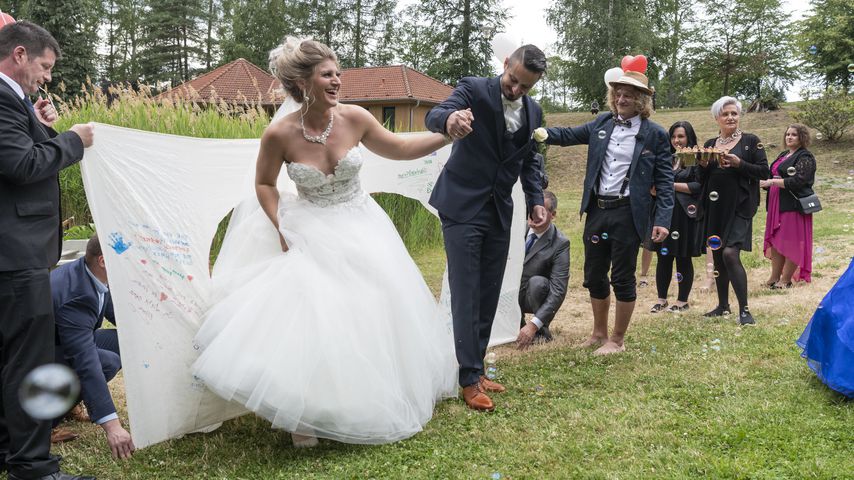 Samantha und Serkan nach ihrer Trauung bei "Hochzeit auf den ersten Blick"