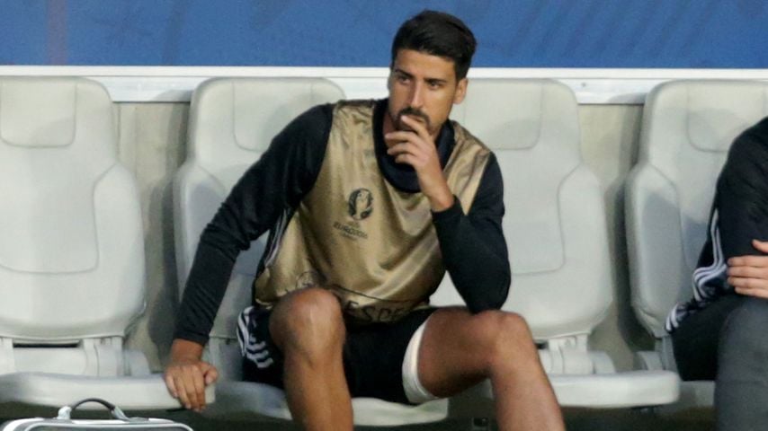 Gerüchte aus Évian: Sami Khedira fällt im EM-Halbfinale aus