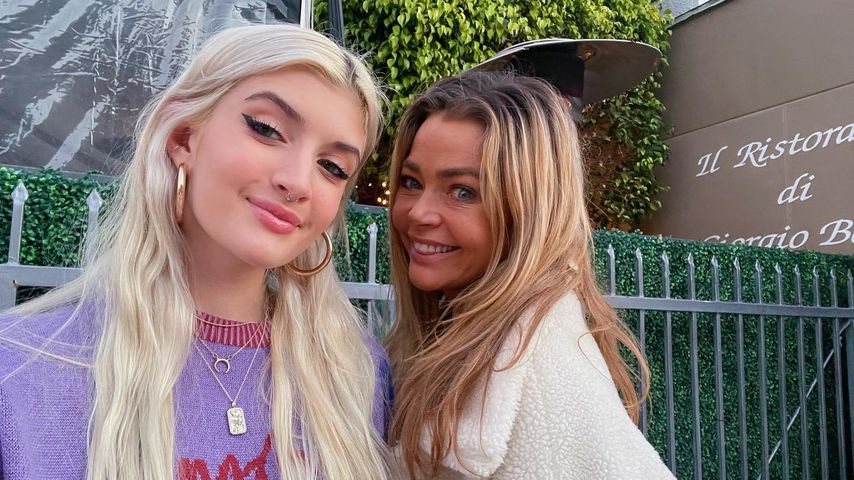 Sami Sheen mit Mutter Denise Richards im Mai 2022