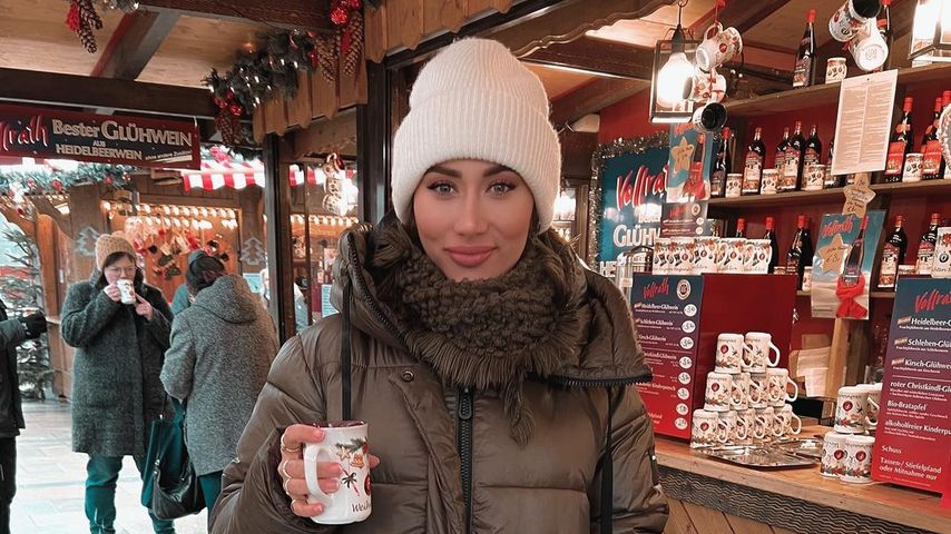 Samira Klampfl mit ihrem Baby im Dezember 2022
