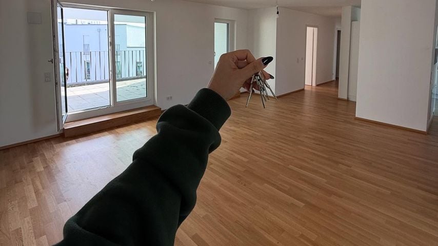 Samira Yavuz in ihrer neuen Wohnung, März 2025