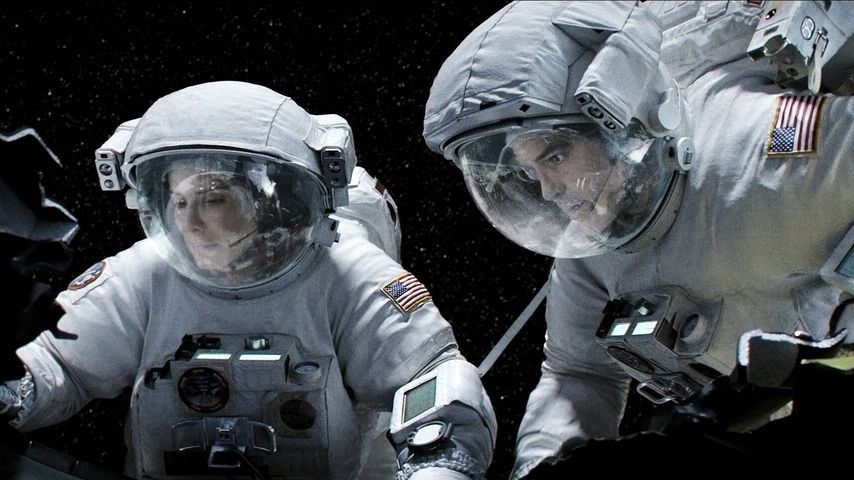Sandra Bullock als Dr. Ryan Stone und George Clooney als Matt Kowalsky in "Gravity" (2013)