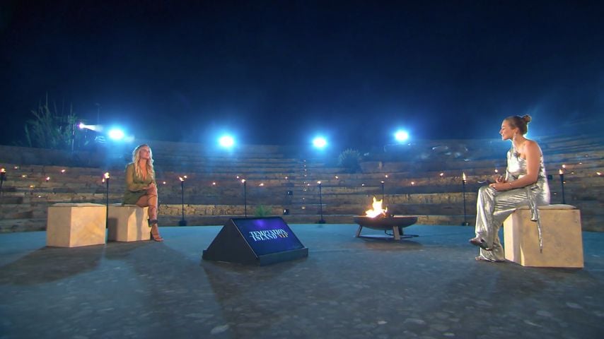 Sandra Janina und Lola Weippert beim "Temptation Island V.I.P."-Lagerfeuer