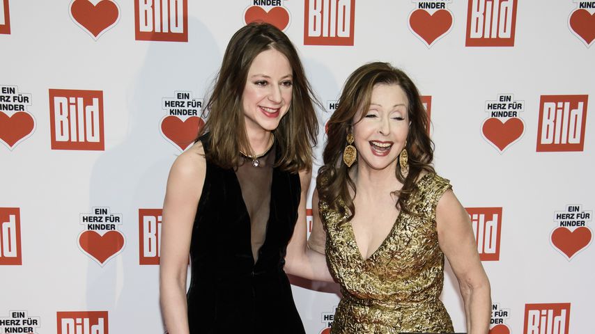Sandra von Ruffin und Vicky Leandros bei der "Ein Herz für Kinder"-Gala 2016
