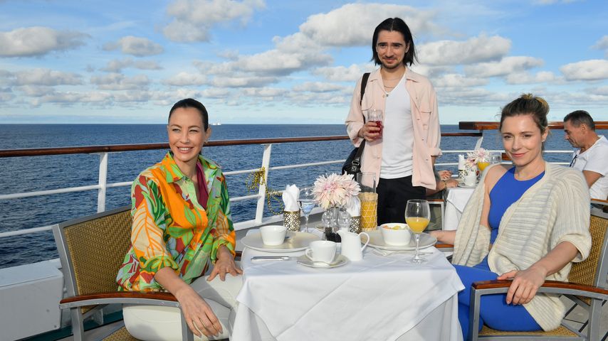 Sandy Meyer-Wölden, Ivo Kortlang und Friederike Linke in "Das Traumschiff"