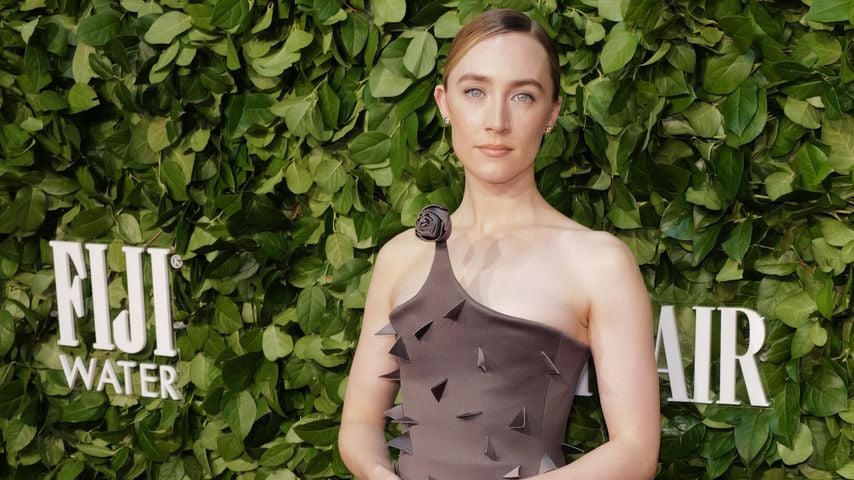 Baby wohl da: Saoirse Ronan wurde mit Kinderwagen gesichtet