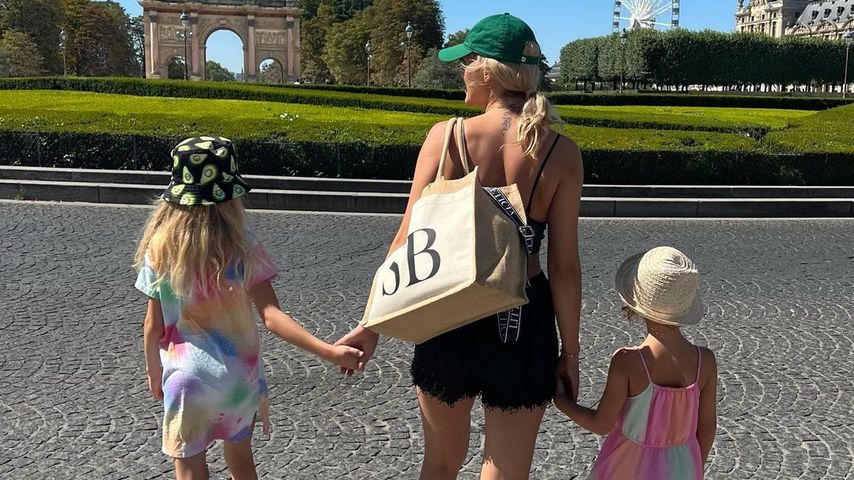 Sara Kulka und ihre beiden Töchter im September 2022