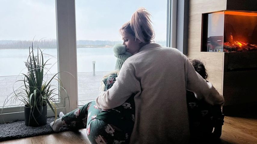 Sara Kulka mit ihren beiden Töchtern