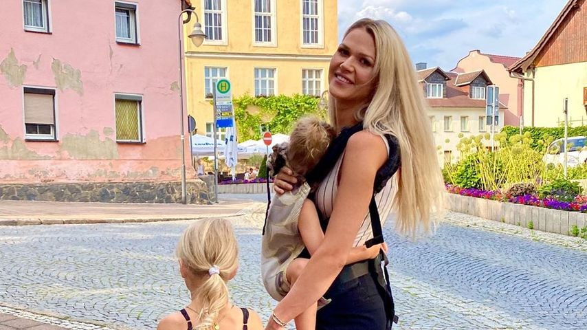 Sara Kulka mit ihren Töchtern, Juli 2020