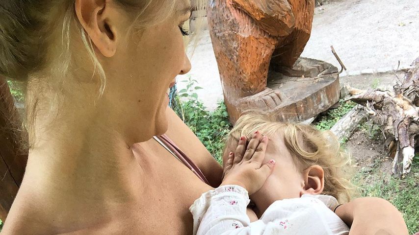 Sara Kulka mit ihrer Tochter im August 2019