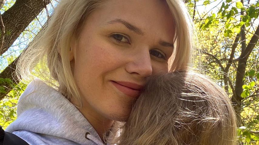 Sara Kulka mit einer ihrer Töchter im April 2020