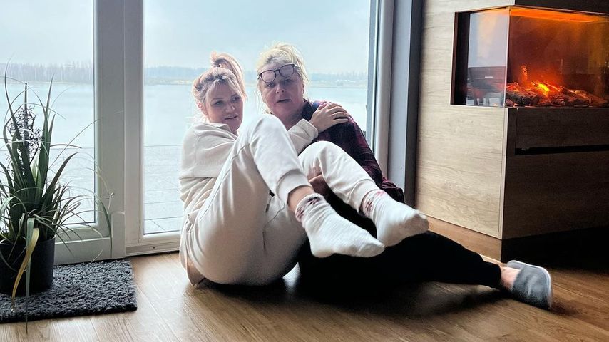 Sara Kulka mit ihrer Mutter im Dezember 2022