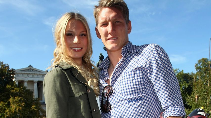 Sarah Brandner und Bastian Schweinsteiger beim Oktoberfest in München 2009