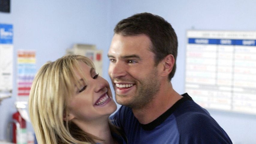 Sarah Chalke als Dr. Elliot Reid mit Scott Foley als Sean in "Scrubs" – Staffel 3, Episode 20