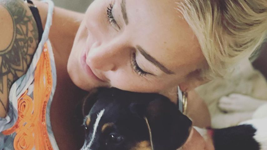 Sarah Connor mit ihrem Hund Johnny im Juli 2021