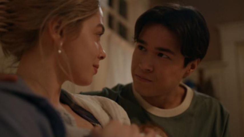 Sarah Dugdale als Lizzie und Kai Bradbury als Denny Cutler in "Virgin River" Staffel 7