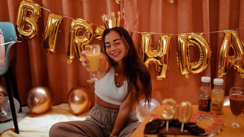 Sarah Engels feiert ihren 30. Geburtstag im gemütlichen Look