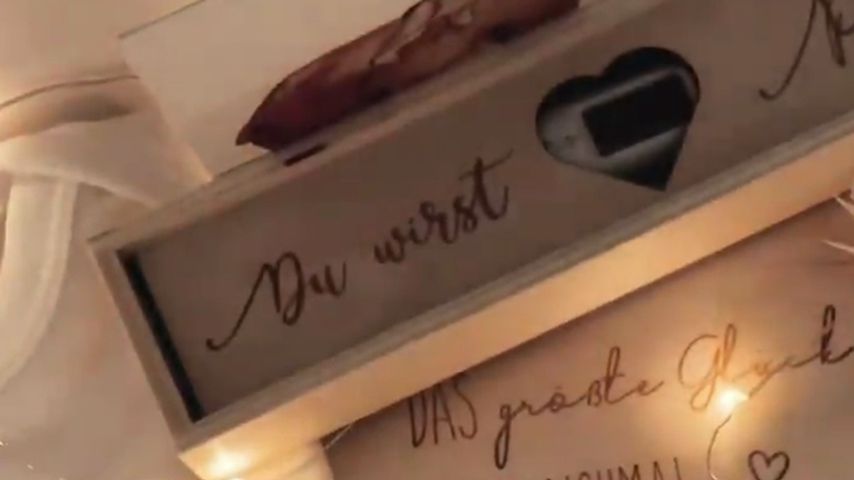 Sarah Engels' Überaschungsbox für Julian