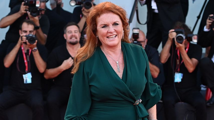 Nach Brust-OP: Sarah Ferguson strahlt im Schmetterlingskleid