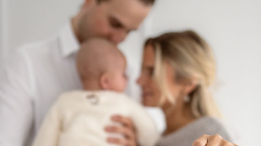 Sarah Franssen, ihr Partner Henri und ihre Tochter Cleo Amalia, Dezember 2025