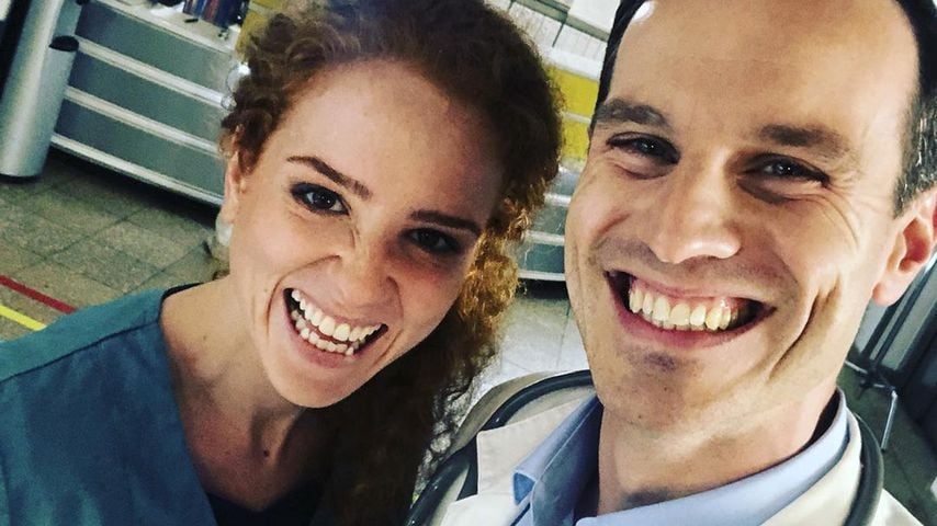 Sarah Hannemann und Marc Dumitru am Set von "Nachtschwestern" im September 2019