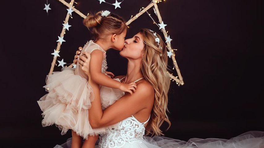 Mia Rose und Sarah Harrison im Dezember 2019