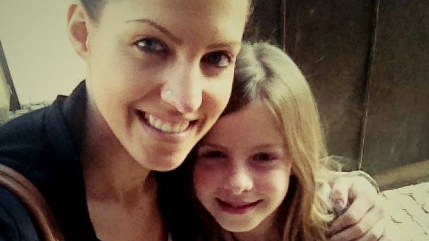 Sarah Harrison mit ihrer kleinen Schwester Jennifer