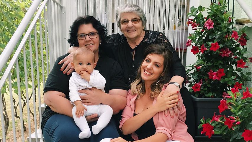 Sarah Harrison mit ihrer Mutter, ihrer Oma und ihrer Tochter Mia Rose