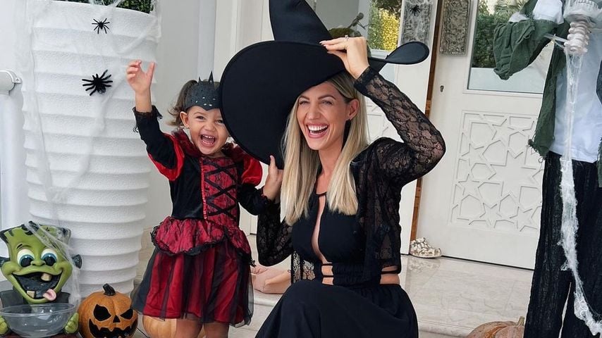 Sarah Harrison mit ihrer Tochter Kyla an Halloween 2022