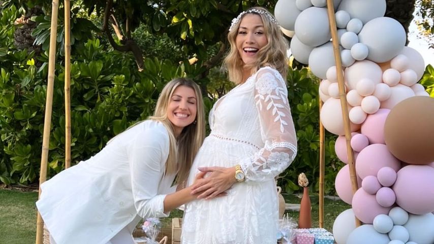 Sarah Harrison und Fiona Erdmann auf Fionas Babyparty im Januar 2022