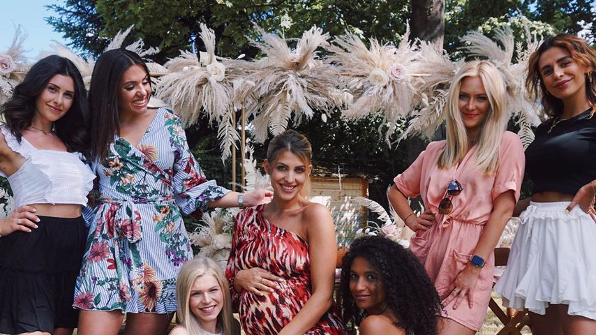 Sarah Harrison und ihre Freundinnen bei ihrer Babyparty
