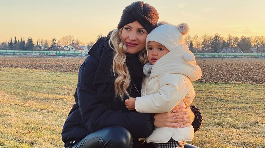 Sarah Harrison und ihre Tochter Mia Rose, Dezember 2019