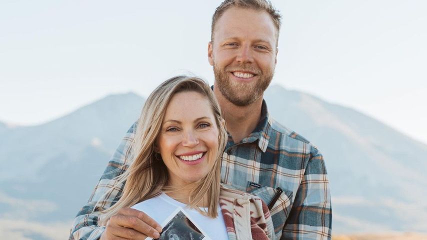 Sarah Herron gibt mit ihrem Mann ihre Schwangerschaft bekannt
