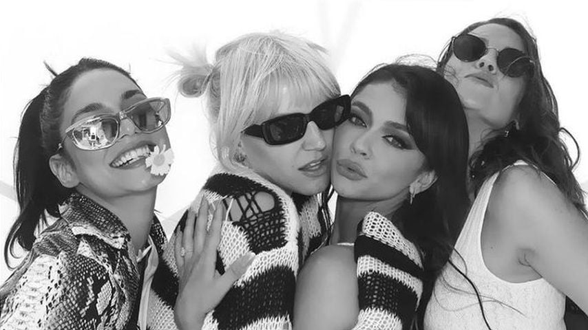 Promiparty: Mit diesen Stars feierte Sarah Hyland ihren JGA