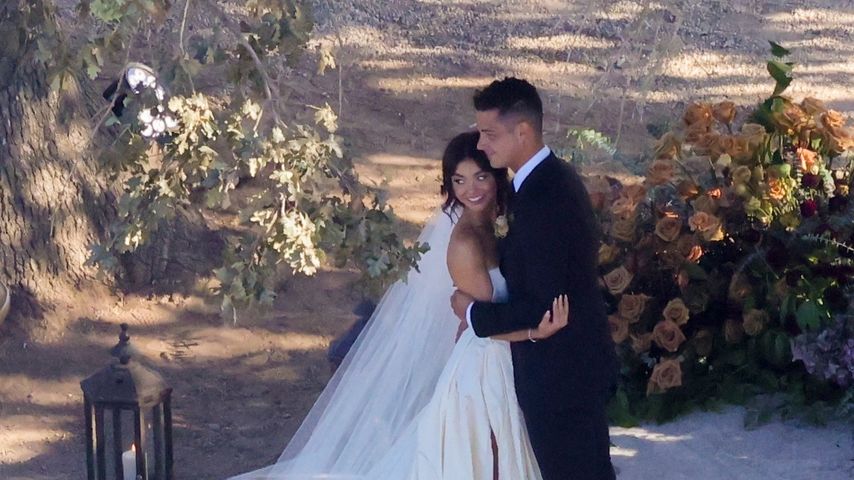 Erste Pics: So romantisch heiratete Sarah Hyland ihren Wells