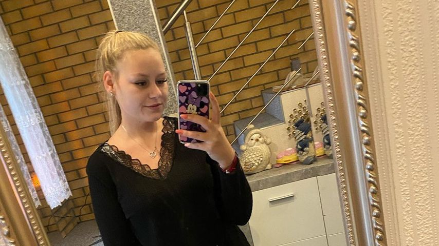 Wow! Sarah-Jane Wollny posiert total erschlankt im Netz