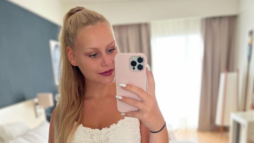 Sarah-Jane weint bei erstem "Temptation Island"-Lagerfeuer