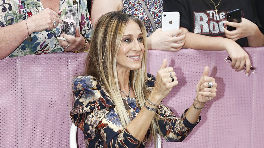 Sarah Jessica Parker posiert mit Fans